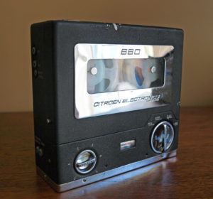 Citroen model 660 tape recorder 11