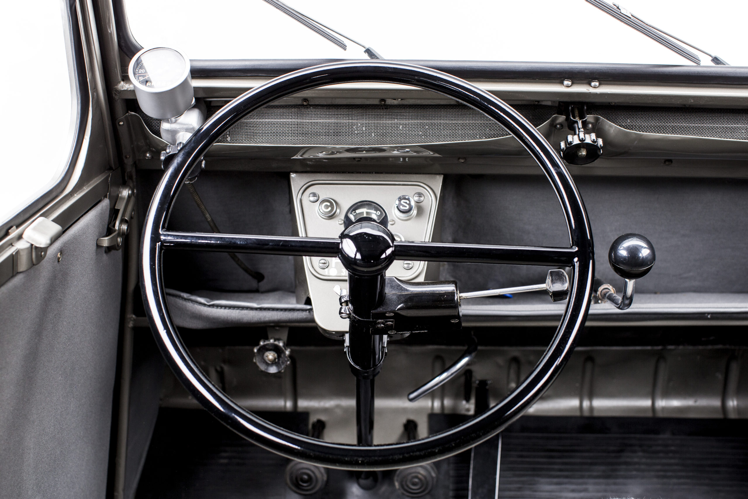 Why was the DS steering wheel designed that way? - Citroënvie!