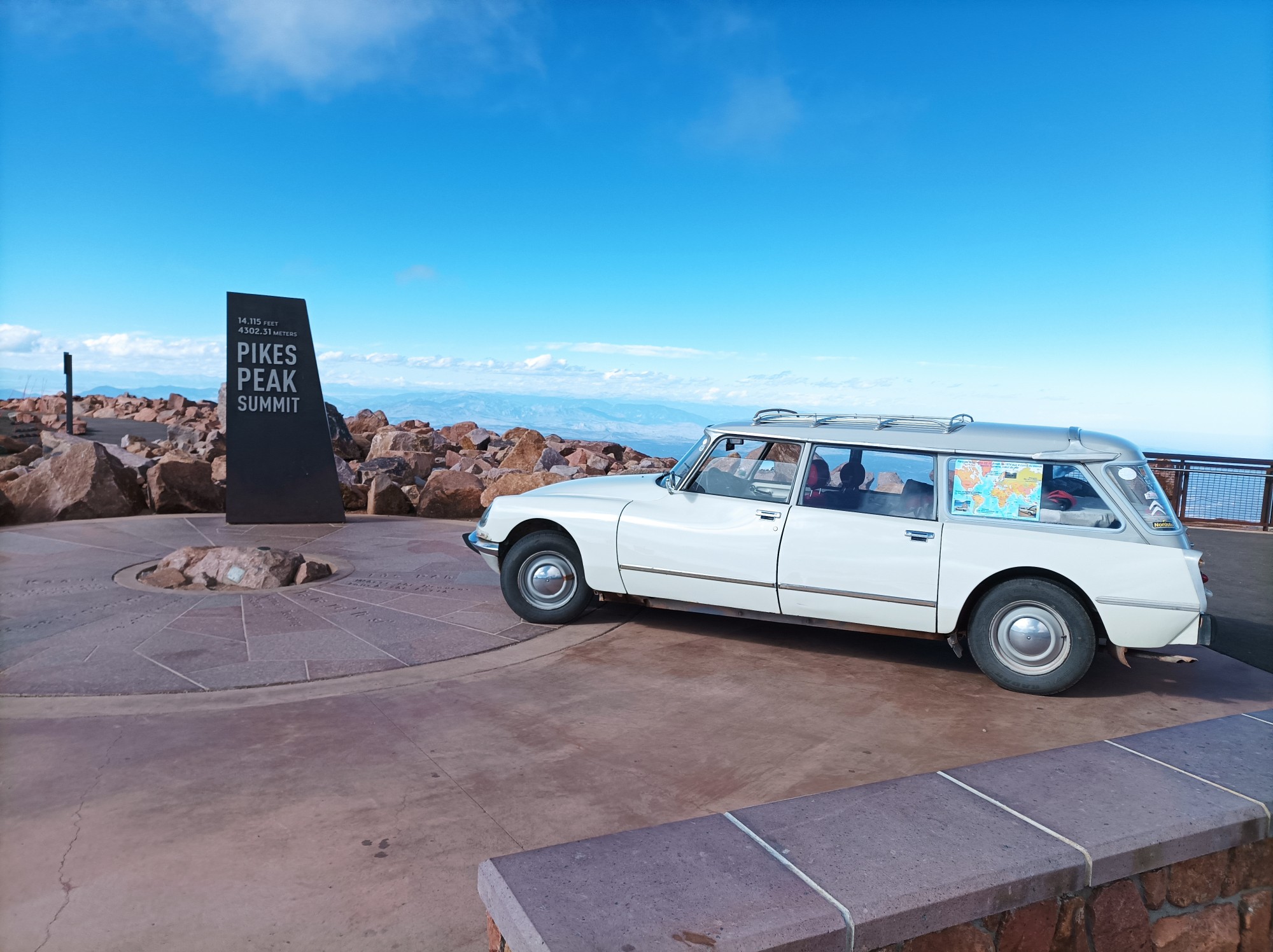 An Other Worldly Tour With the Citroën DS - WSJ